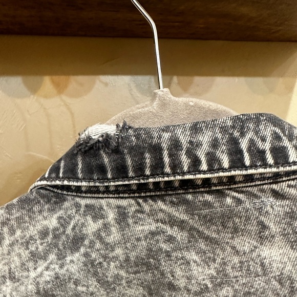 LOVE this jacket so many cool details - Picture 6 of 10